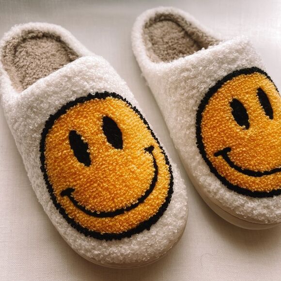 NEW Sherpa Smiley Slippers - Picture 2 of 5